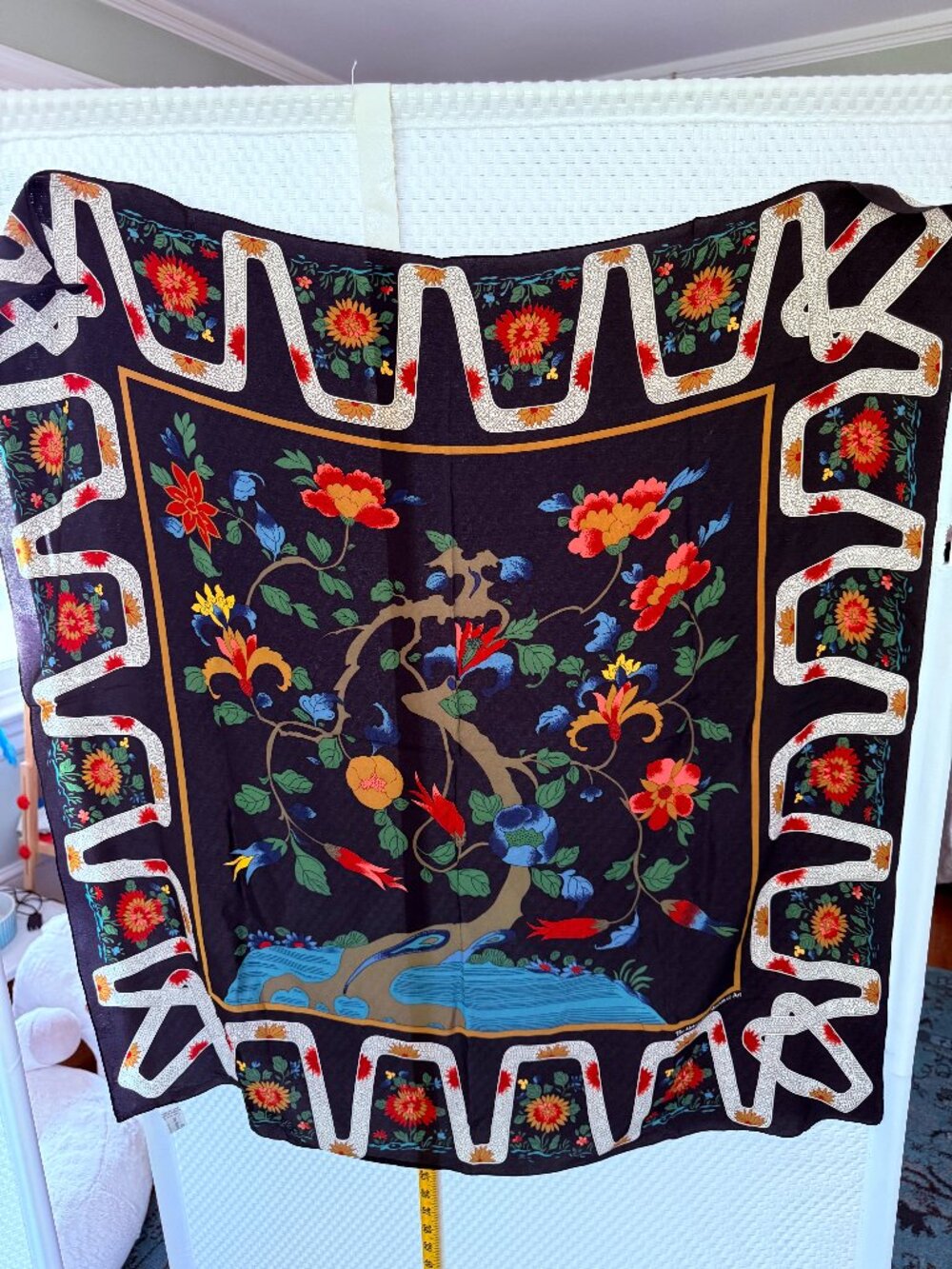 BLACK METROPOLITAN MUSEUM OF ART SILK SCARF "TREE OF LIFE"